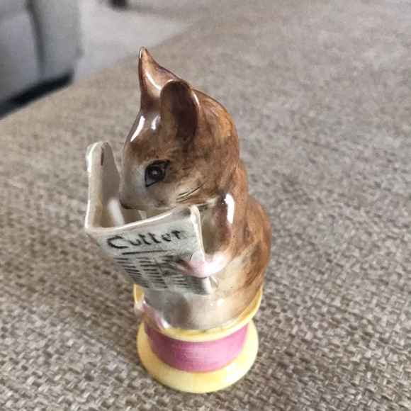 Beatrix Potter’s The Tailor of Gloucester Mouse Figurine by Beswick, 1949 - Picture 2 of 6